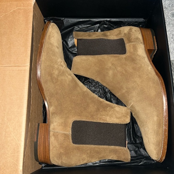 Yves Saint Laurent Wyatt Chelsea Boots - Picture 8 of 8